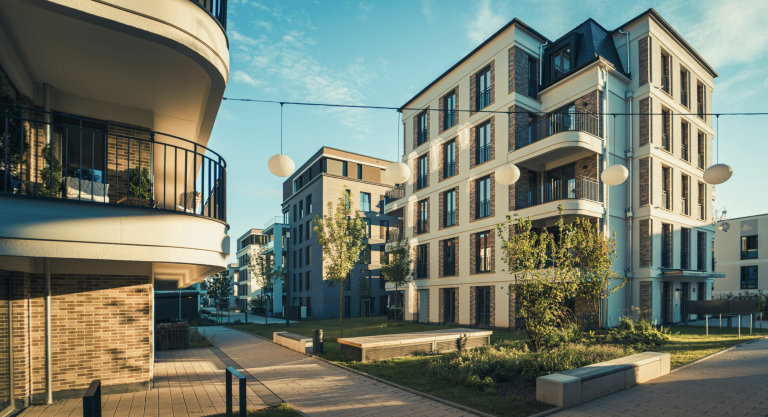 Безкоштовне житло за кордоном: від Couchsurfing до преміум House Sitting