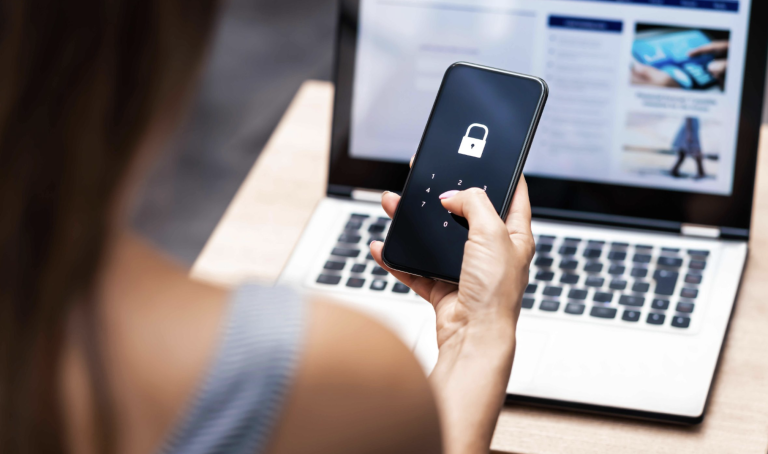 SMS не приходить у роумінгу: як налаштувати двофакторну автентифікацію, щоб не втратити доступ до банків